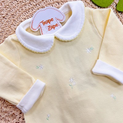 Macacão Tricotil (Tricot 100% Algodão) com Gola e Bordado - Amarelo Florzinhas Delicadas